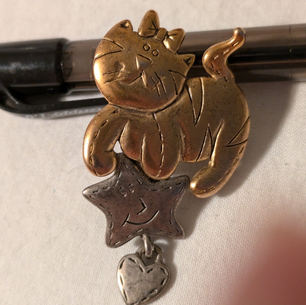 Brooch Cat , Star and heart by Wendys world